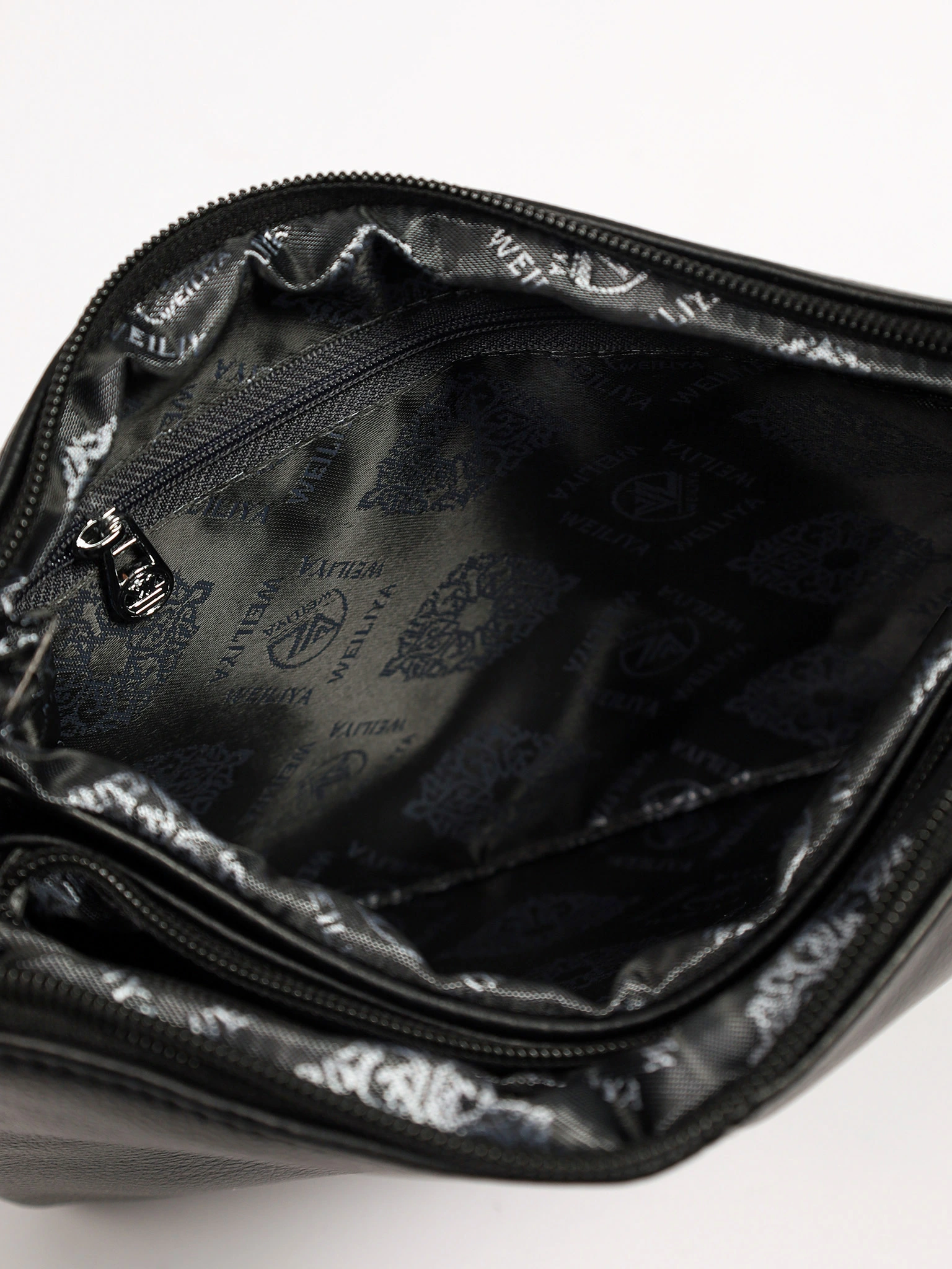 Сумка-кроссбоди с декоративным патчем в ассортименте